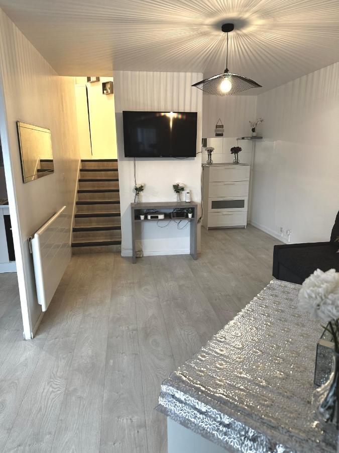 Jolie Appartement Duplex 2 Min Gare-Disney Et Paris 15 Min Noisy-le-Grand Esterno foto